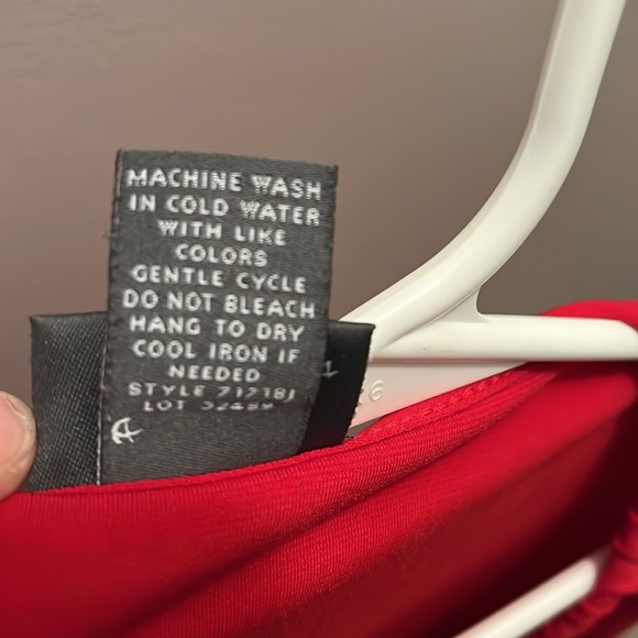 Dots, XL red shirt with silver piece detail at neck - Picture 5 of 6